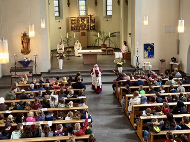 Titelbild: Wo Zukunftsträume wachsen: 25 Jahre St. Mechthild-Grundschule