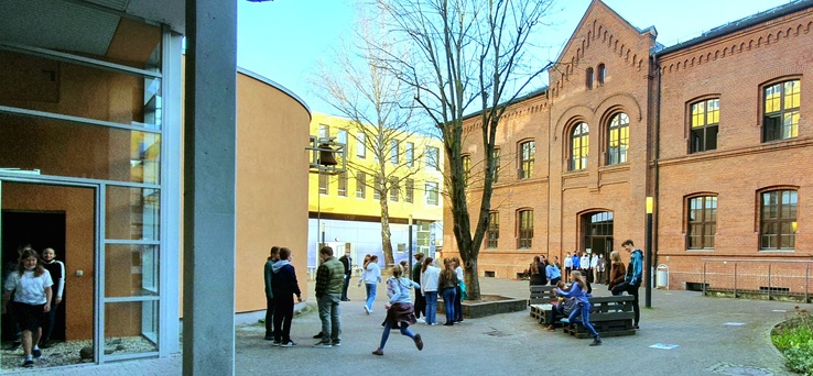 Titelbild: Libo macht Radio - mdr kultur überträgt Schulgottesdienst aus dem Liborius-Gymnasium Dessau