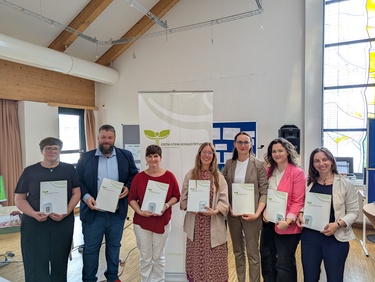 Titelbild: Neue Wege in den Lehrberuf: Edith-Stein-Schulstiftung qualifiziert erneut erfolgreich Seiteneinsteigende